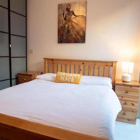 Two-Bedroom Luxury Apartment With Workspace, Free Secure Parking & Coffee Birmingham Exterior foto
