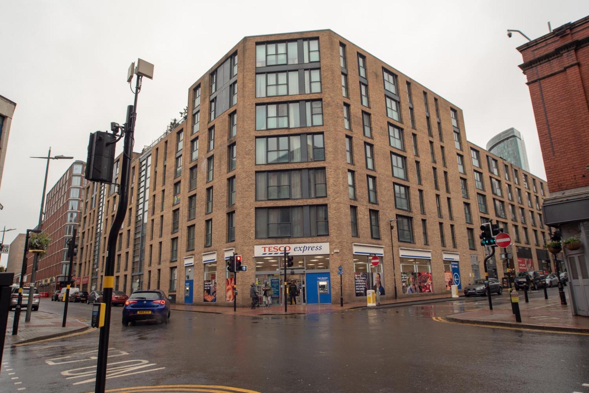 Two-Bedroom Luxury Apartment With Workspace, Free Secure Parking & Coffee Birmingham Exterior foto