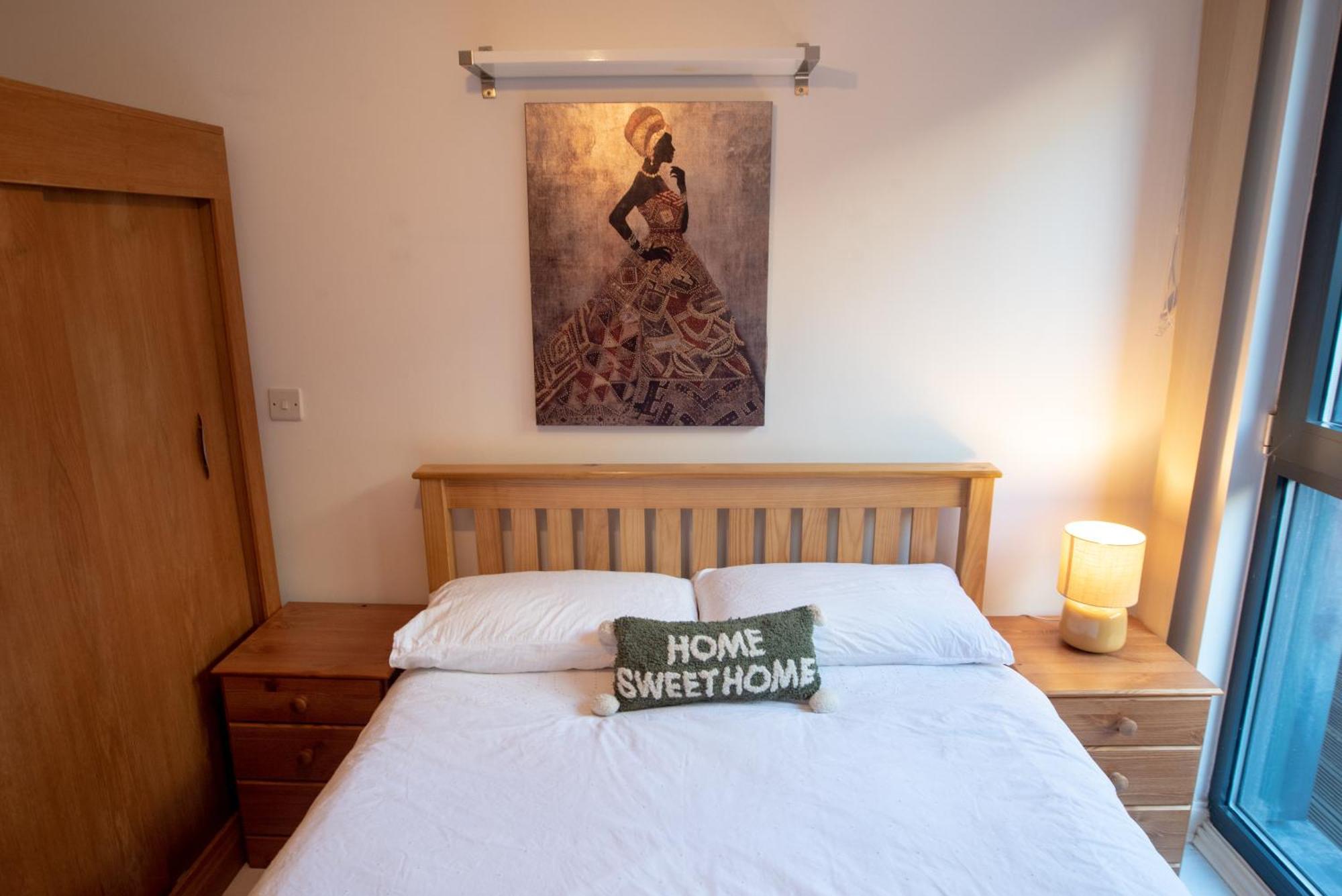 Two-Bedroom Luxury Apartment With Workspace, Free Secure Parking & Coffee Birmingham Exterior foto