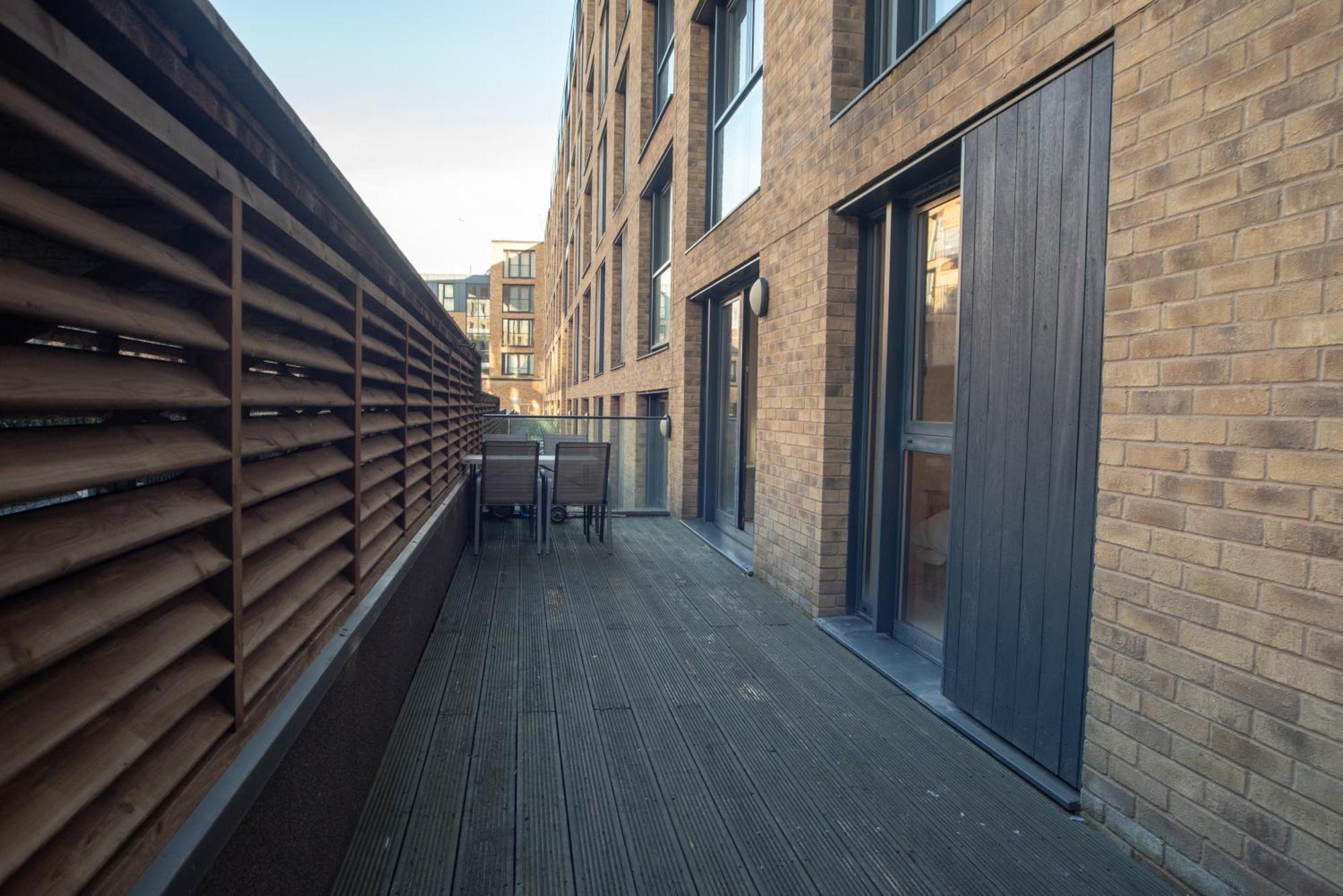 Two-Bedroom Luxury Apartment With Workspace, Free Secure Parking & Coffee Birmingham Exterior foto