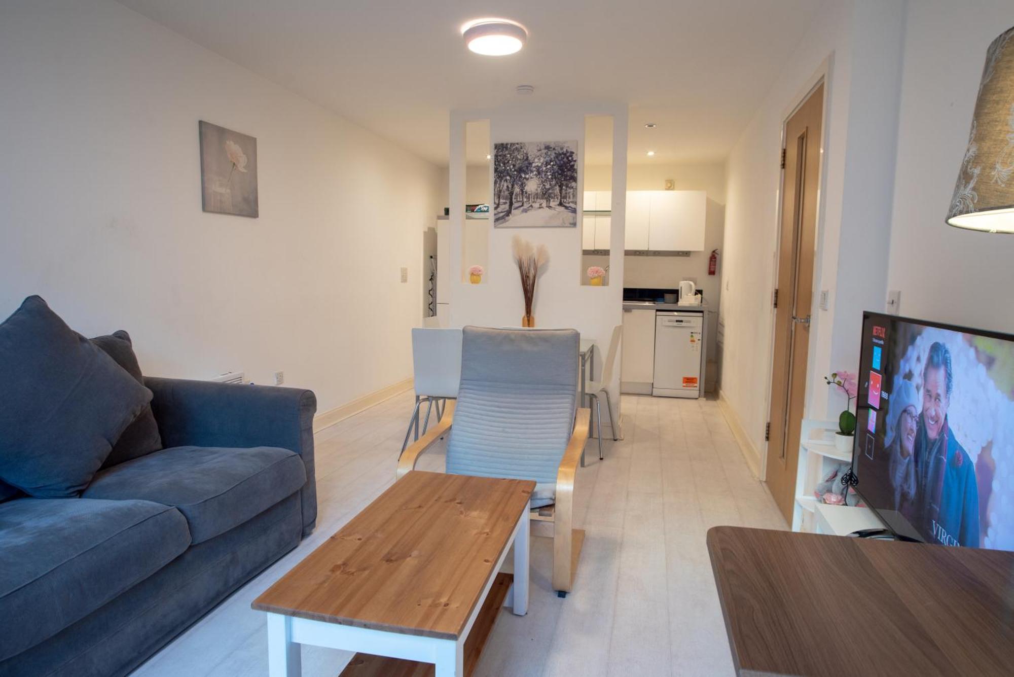 Two-Bedroom Luxury Apartment With Workspace, Free Secure Parking & Coffee Birmingham Exterior foto