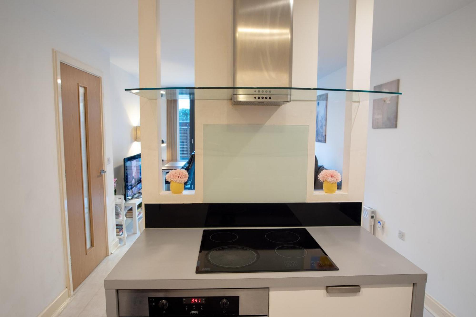 Two-Bedroom Luxury Apartment With Workspace, Free Secure Parking & Coffee Birmingham Exterior foto