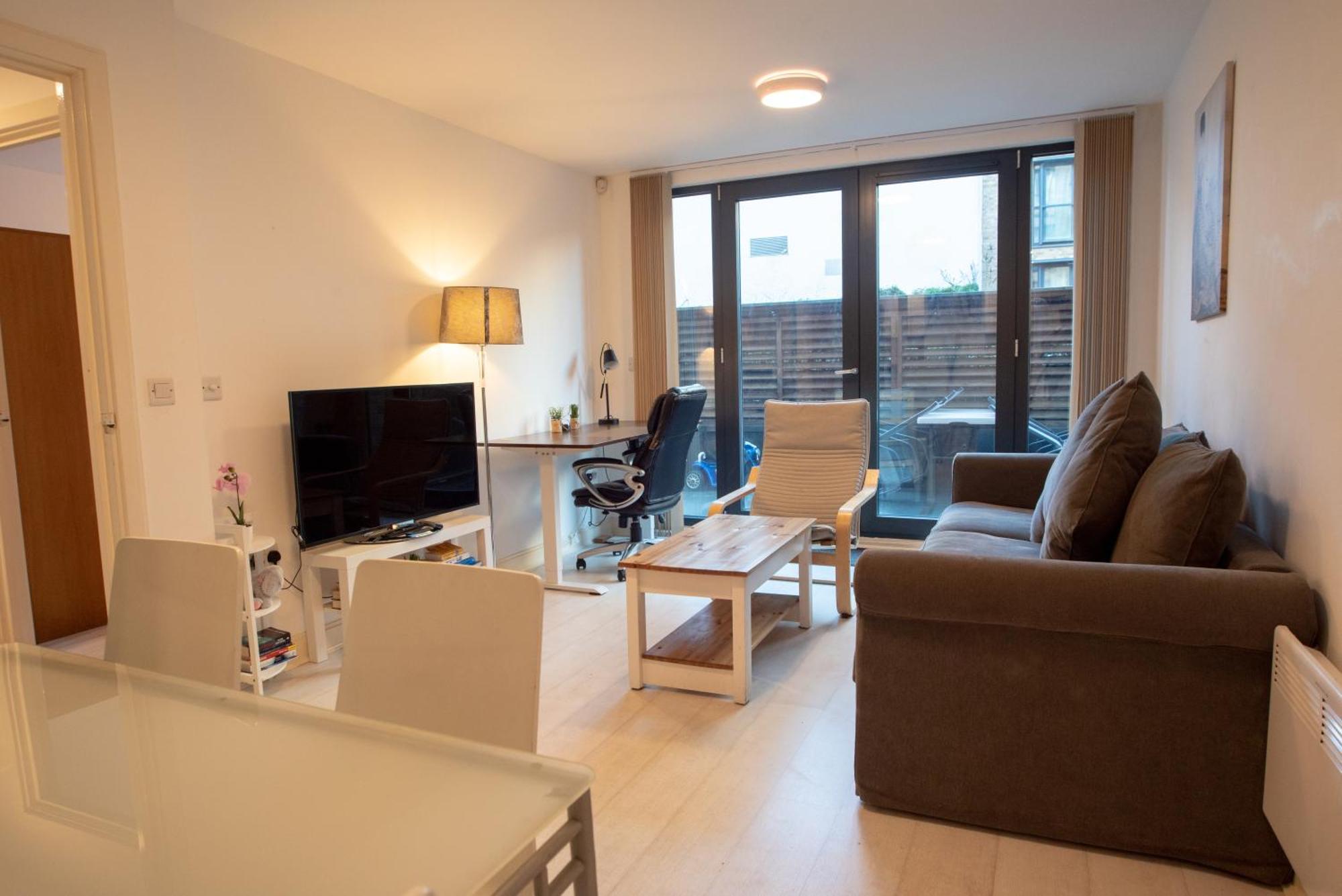 Two-Bedroom Luxury Apartment With Workspace, Free Secure Parking & Coffee Birmingham Exterior foto