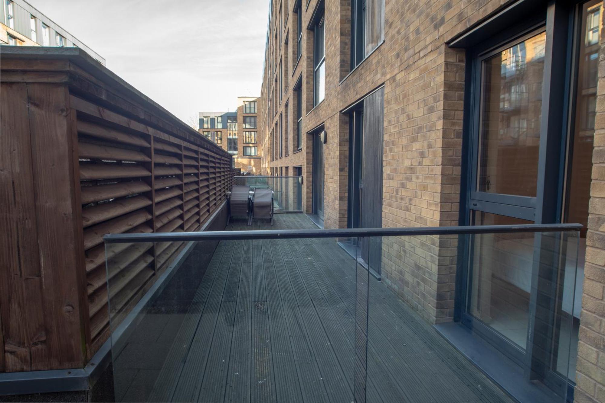 Two-Bedroom Luxury Apartment With Workspace, Free Secure Parking & Coffee Birmingham Exterior foto