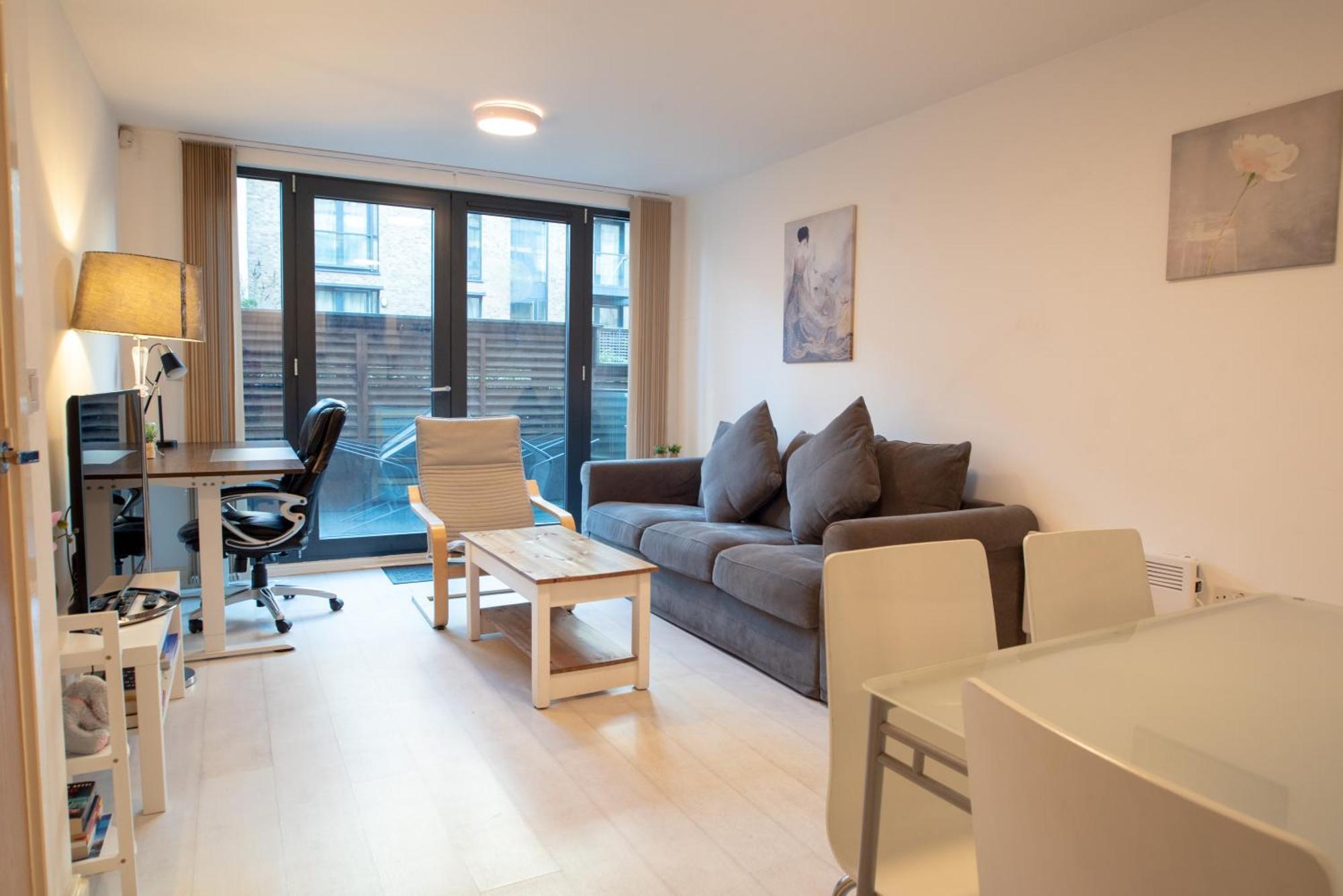 Two-Bedroom Luxury Apartment With Workspace, Free Secure Parking & Coffee Birmingham Exterior foto